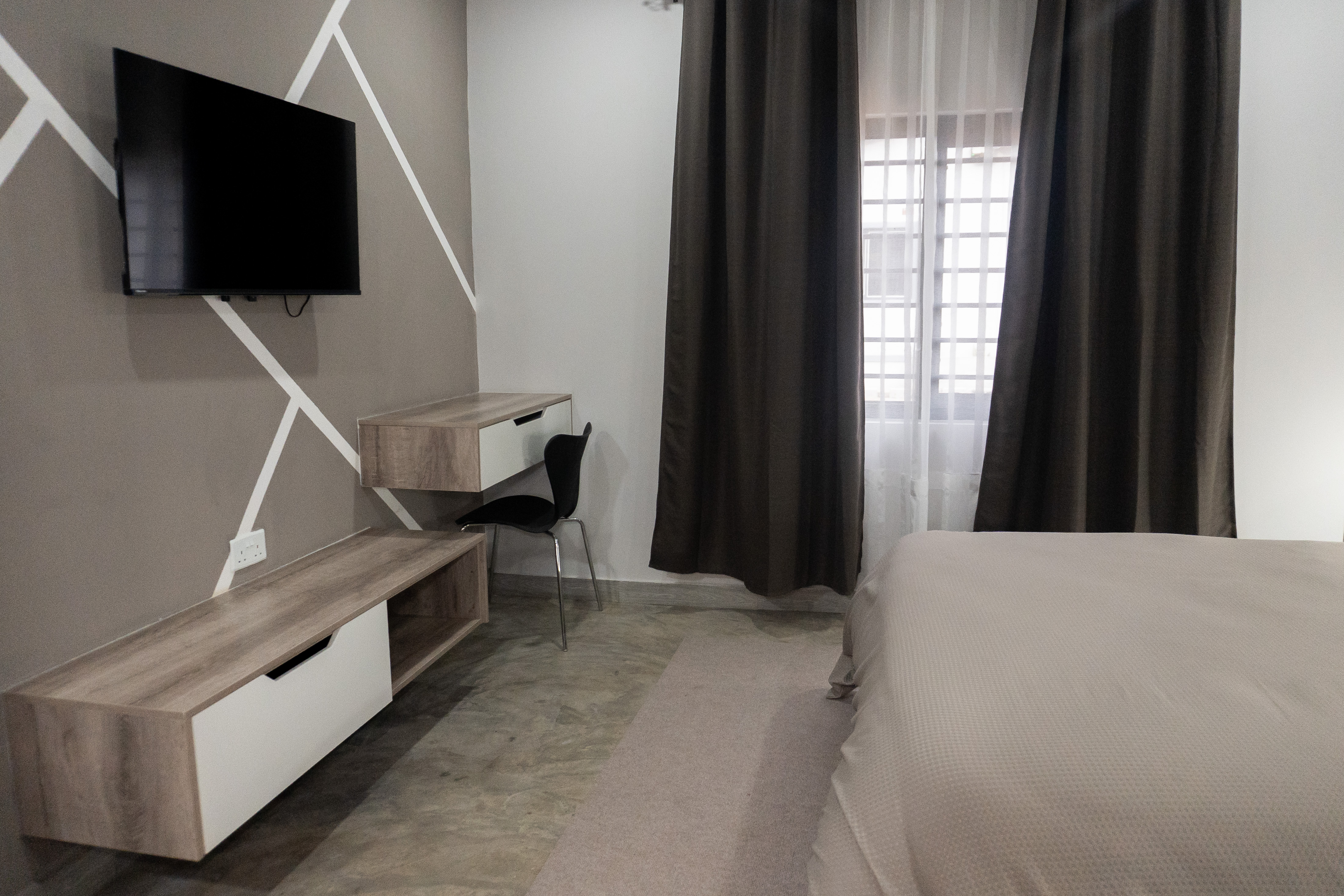 Bright one-bedroom serviced apartment
